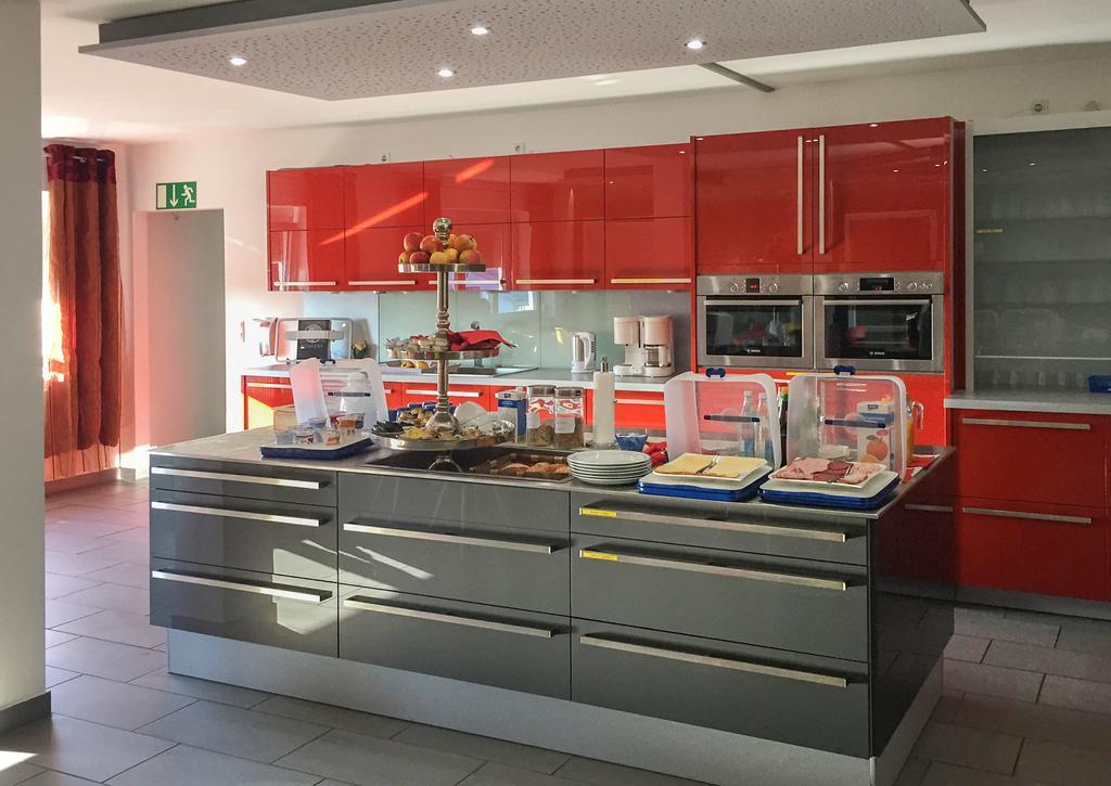 InWest Hotel Garni Crailsheim Buitenkant foto